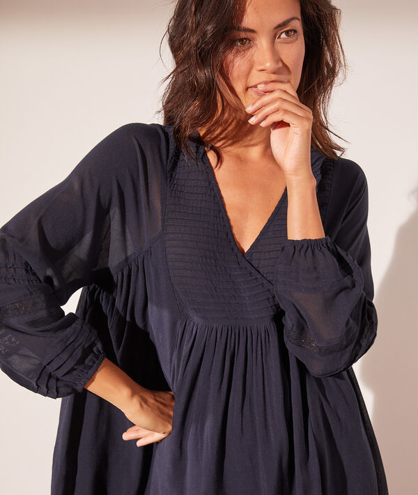 Robe courte détails ajourés Robe courte détails ajourés
