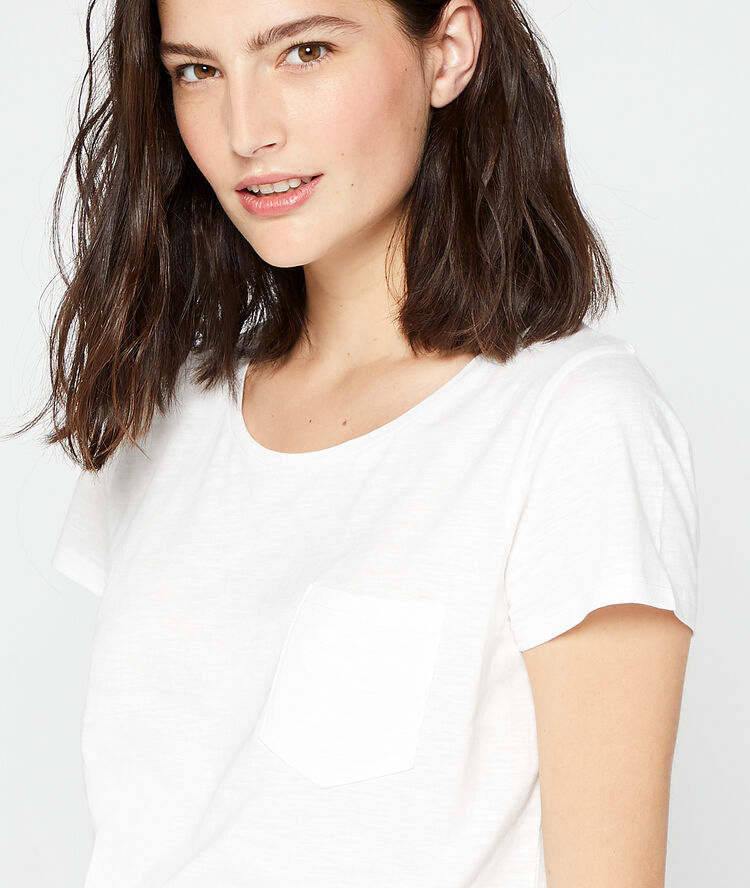T-shirt col rond ecru.