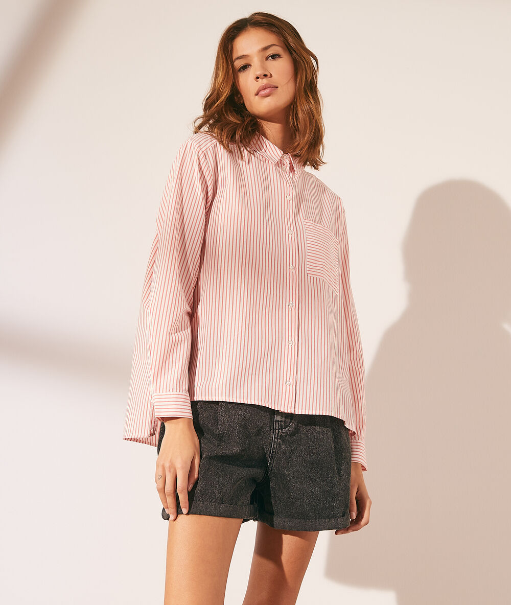 Chemise rayée avec poche corail.
