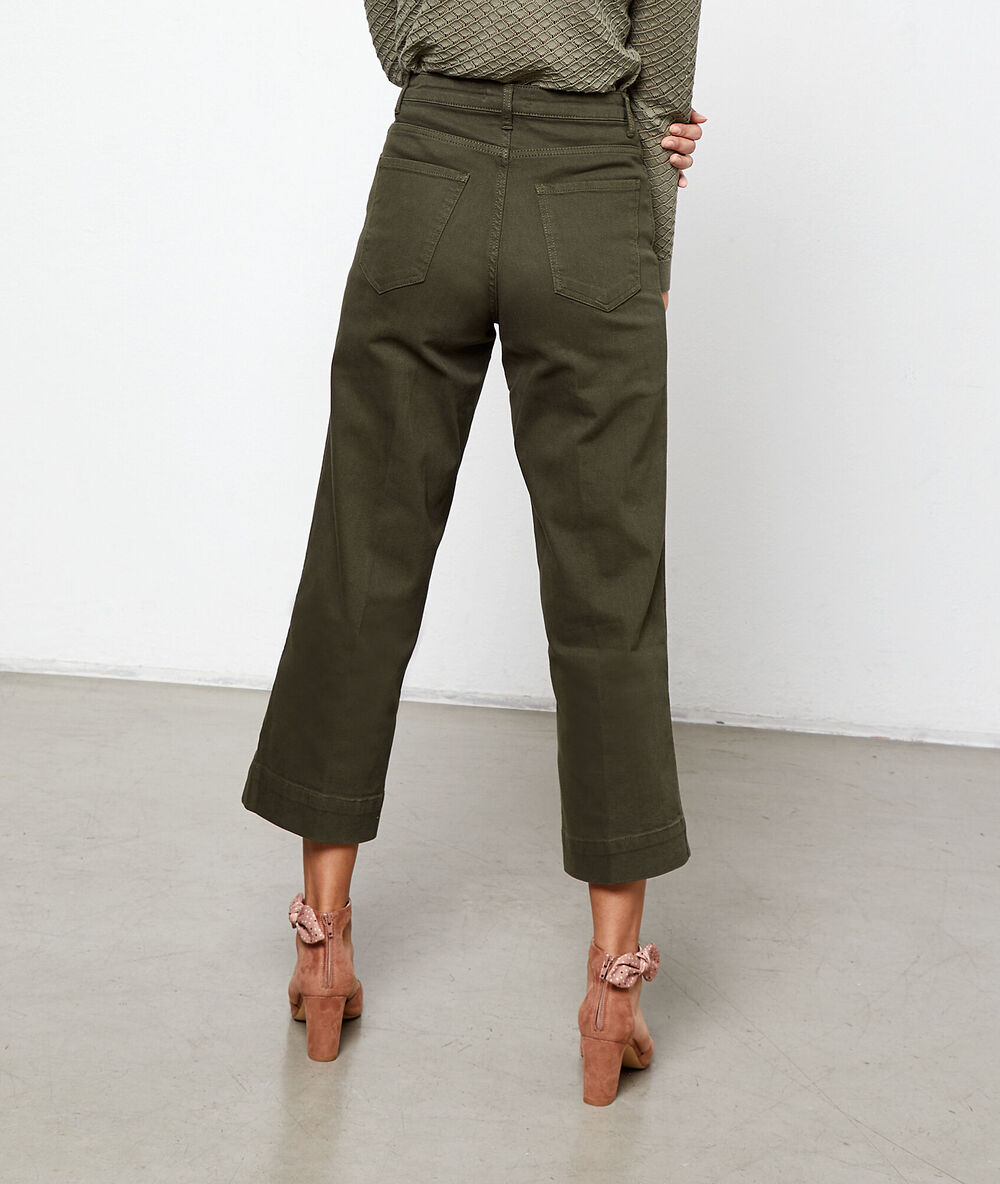 Pantalon large kaki.