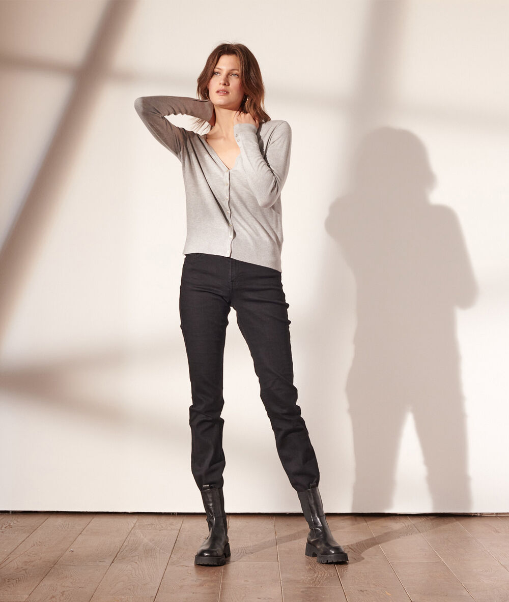 Gilet en maille fine gris chine clair.
