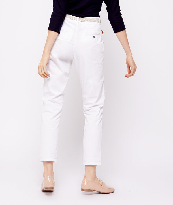 Pantalon court ceinturé en coton bio blanc.