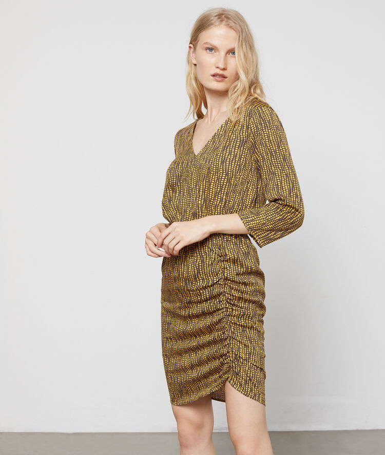 Robe froncée à imprimé végétal curry.
