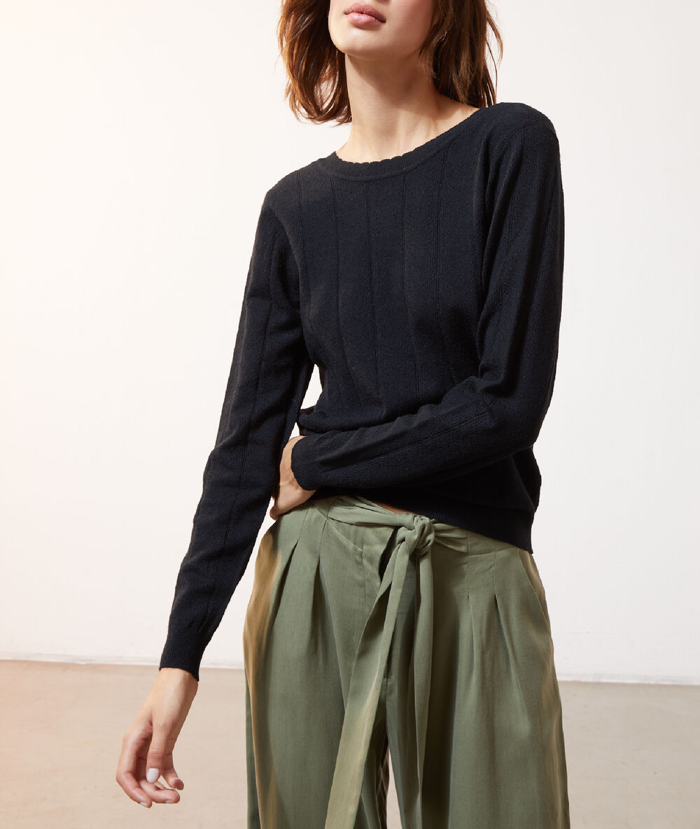 Pull dos décolleté noir.