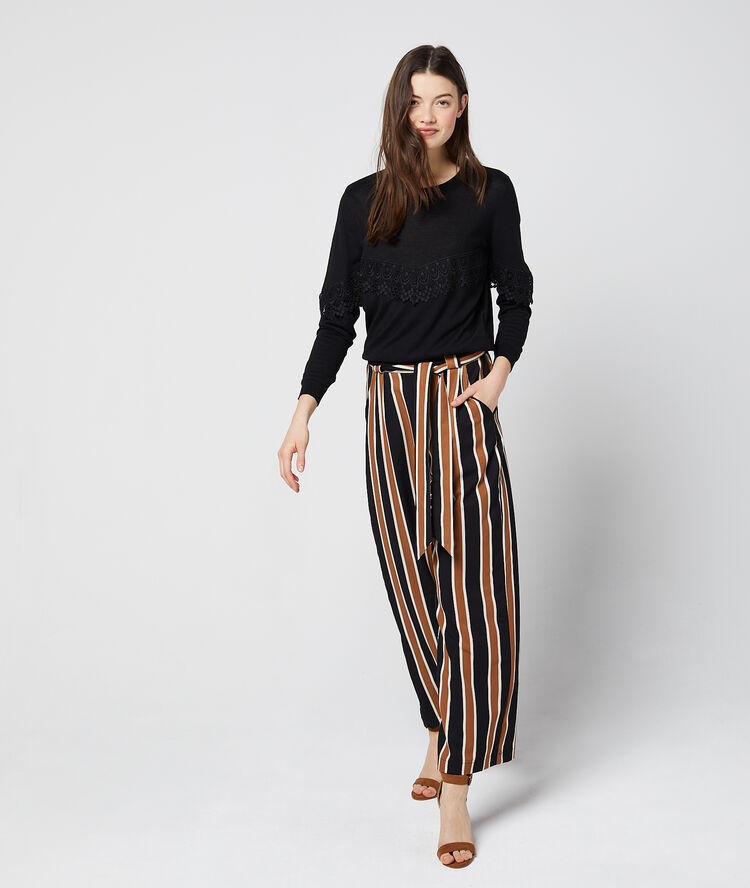 Pull à guipure en maille fine noir.