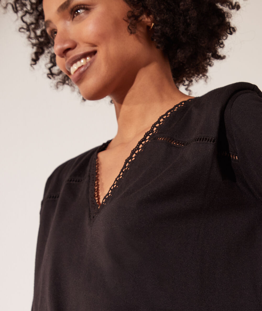 Top manches longues détails en dentelle noir.