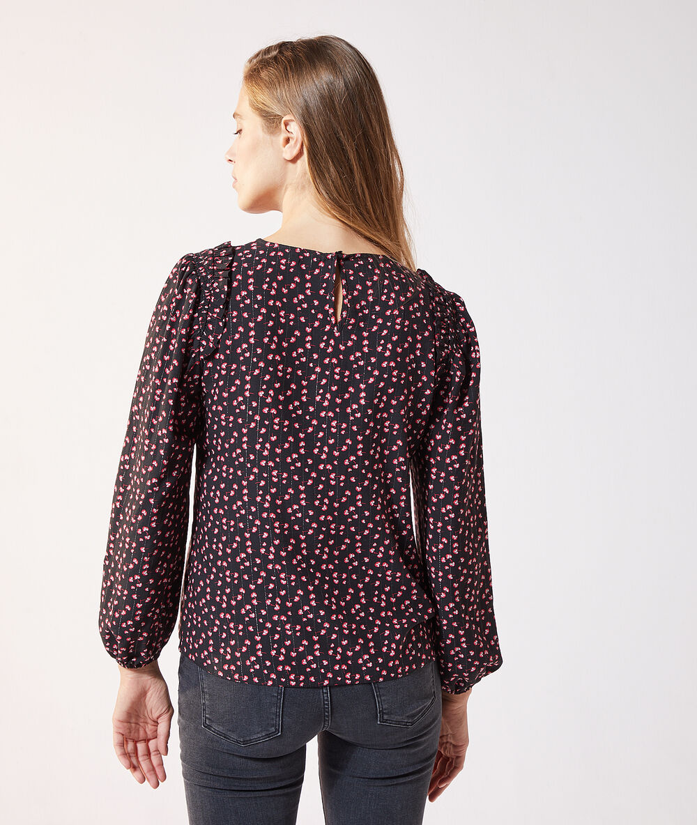 Blouse col rond noir.