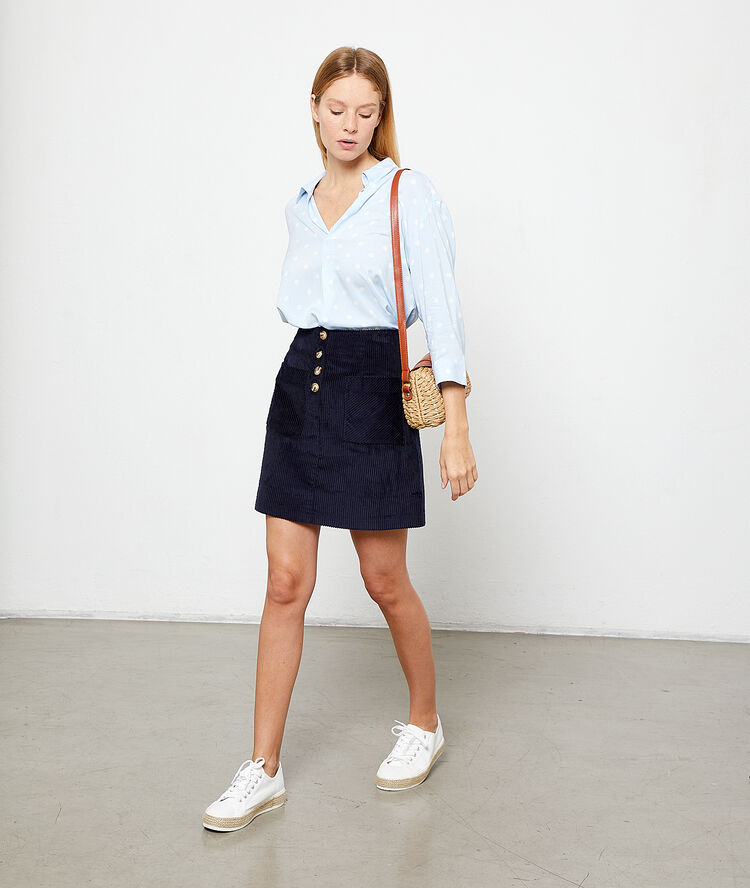 Blouse à pois ciel.