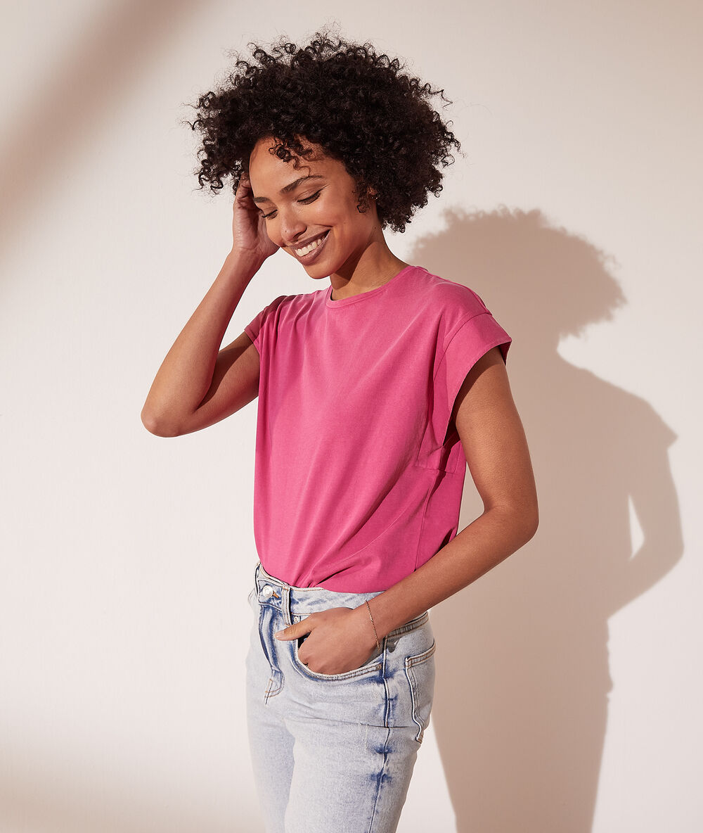 T-shirt col rond rose vif.
