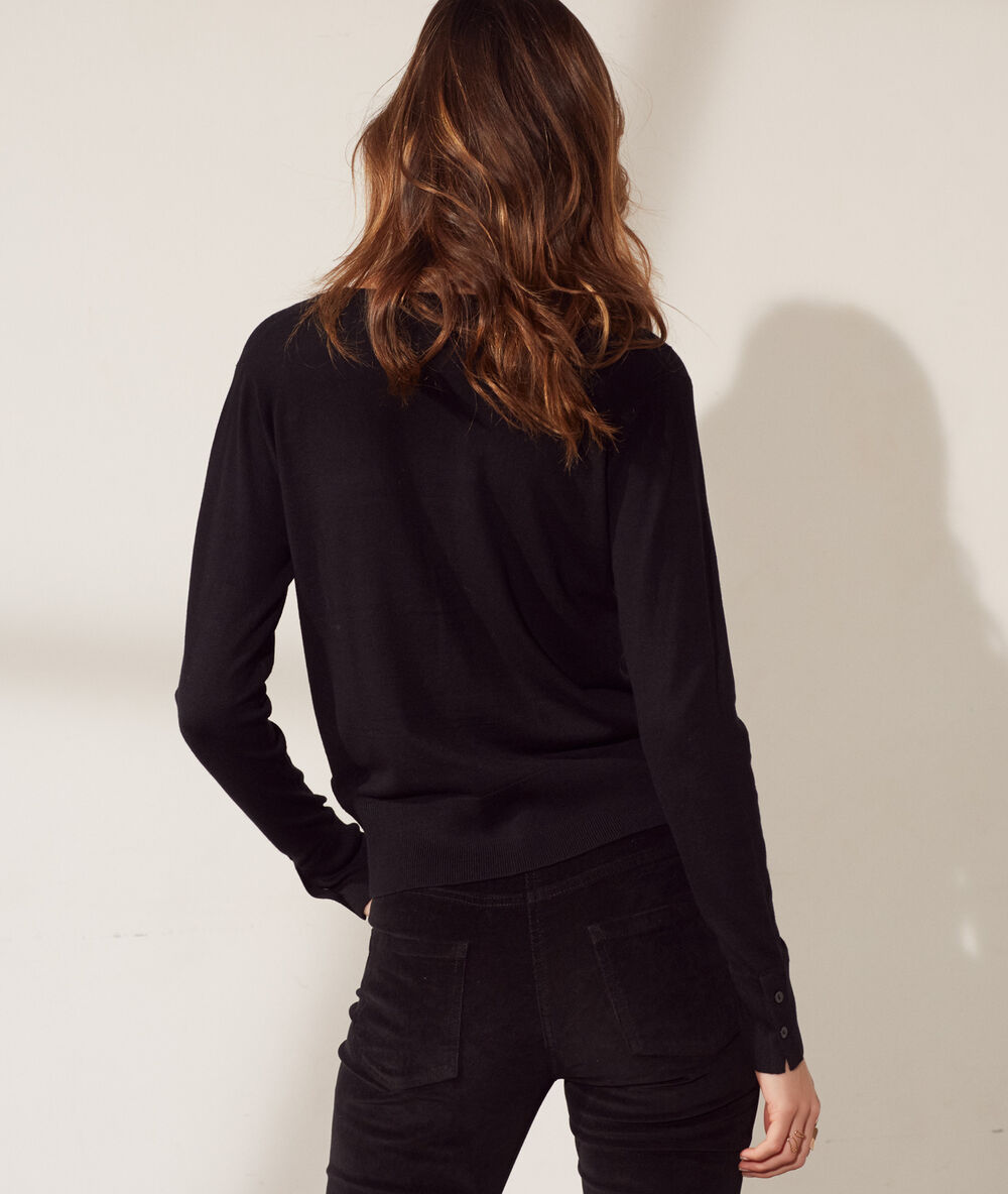 Gilet en maille fine noir.