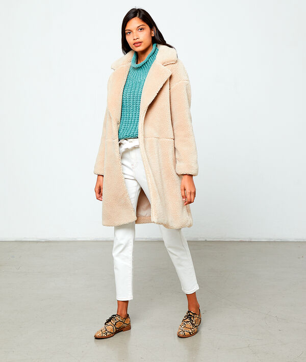 Manteau long effet peau lainée beige rose.