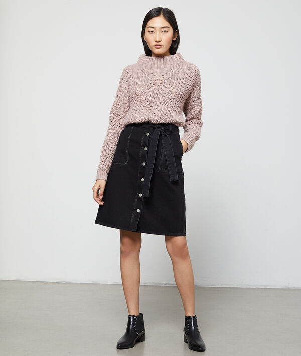 Jupe midi en jean noir.