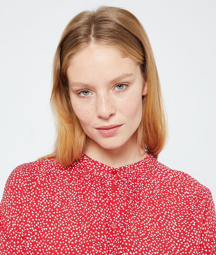 Blouse à motifs coeur carmin.