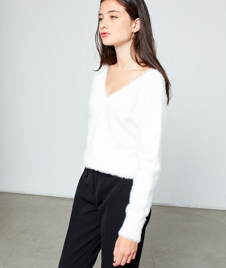 Pull col v en maille fluffy ecru.