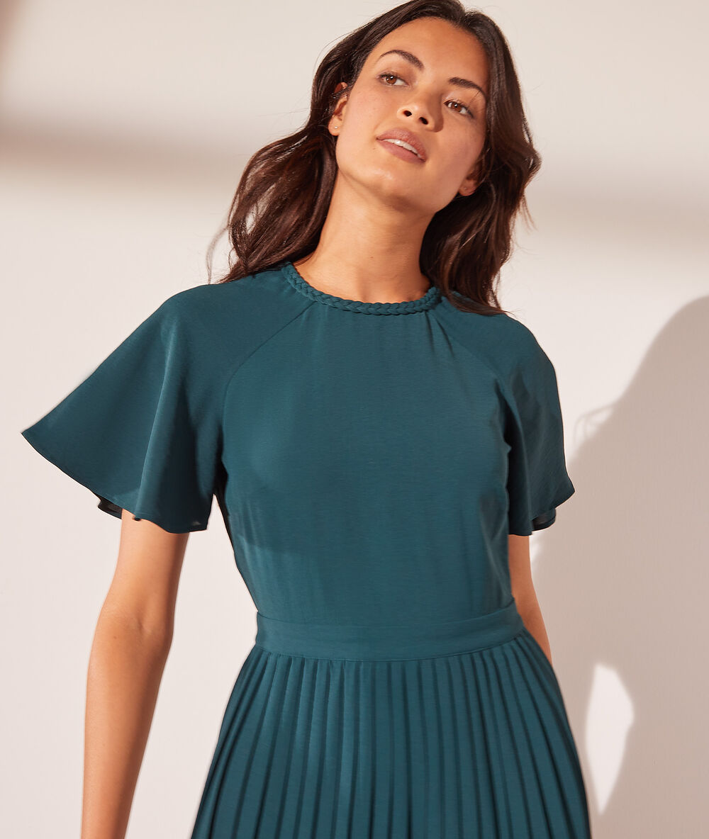 Robe plissée manches à volants vert sapin.