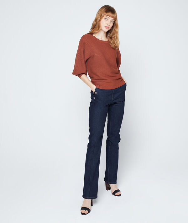 Jean flare détails boutons brut.