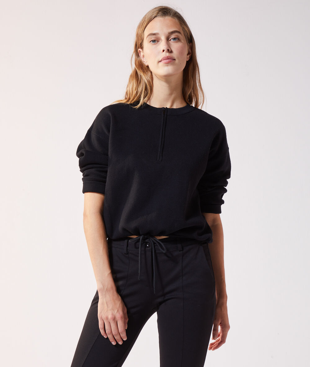 Sweat col zippé noir.