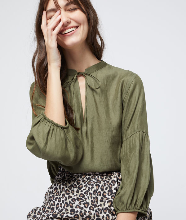 Blouse à col noué et manches bouffantes Blouse à col noué et manches bouffantes