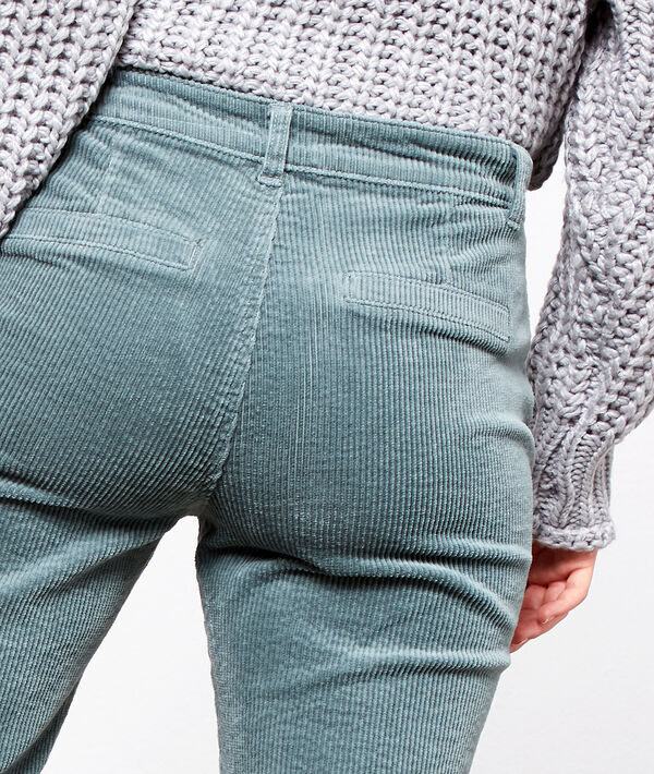 Pantalon en velours côtelé sauge.