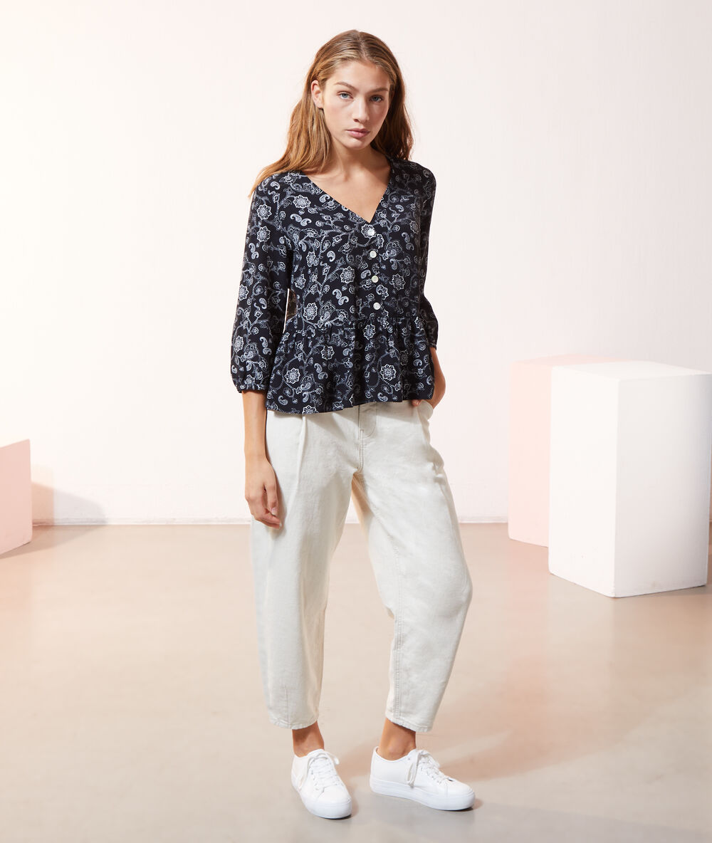 Blouse boutonnée imprimé fleuri noir.