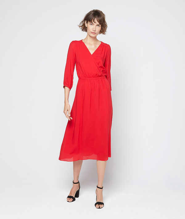 Robe longue cache-coeur rouge.
