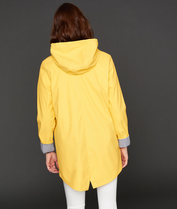 Imperméable à capuche soleil.