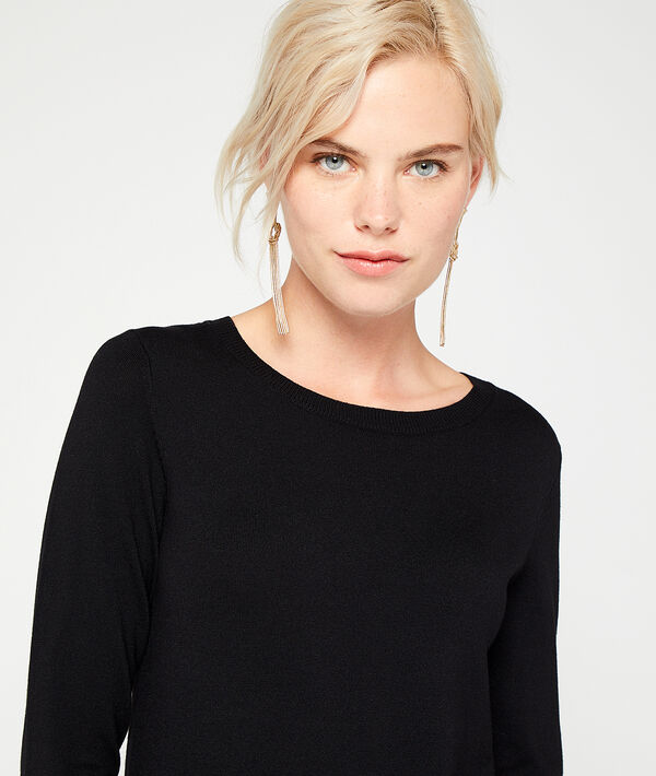 Robe pull noir.