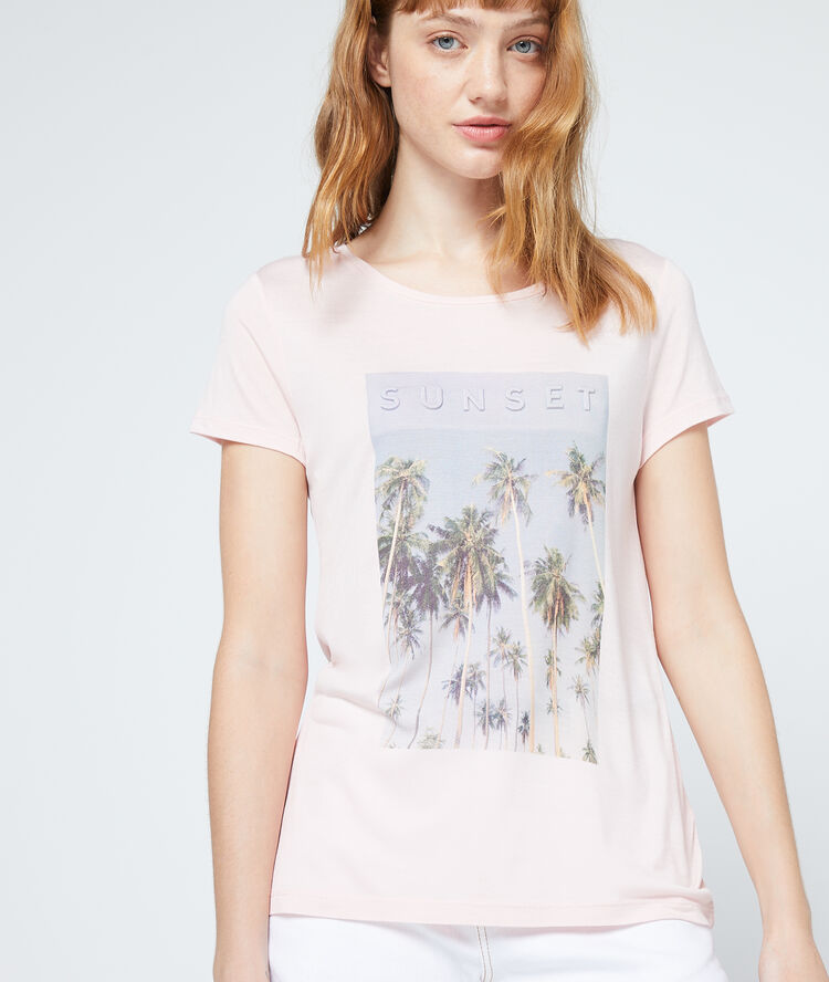 T-shirt à imprimé palmiers rose pale.