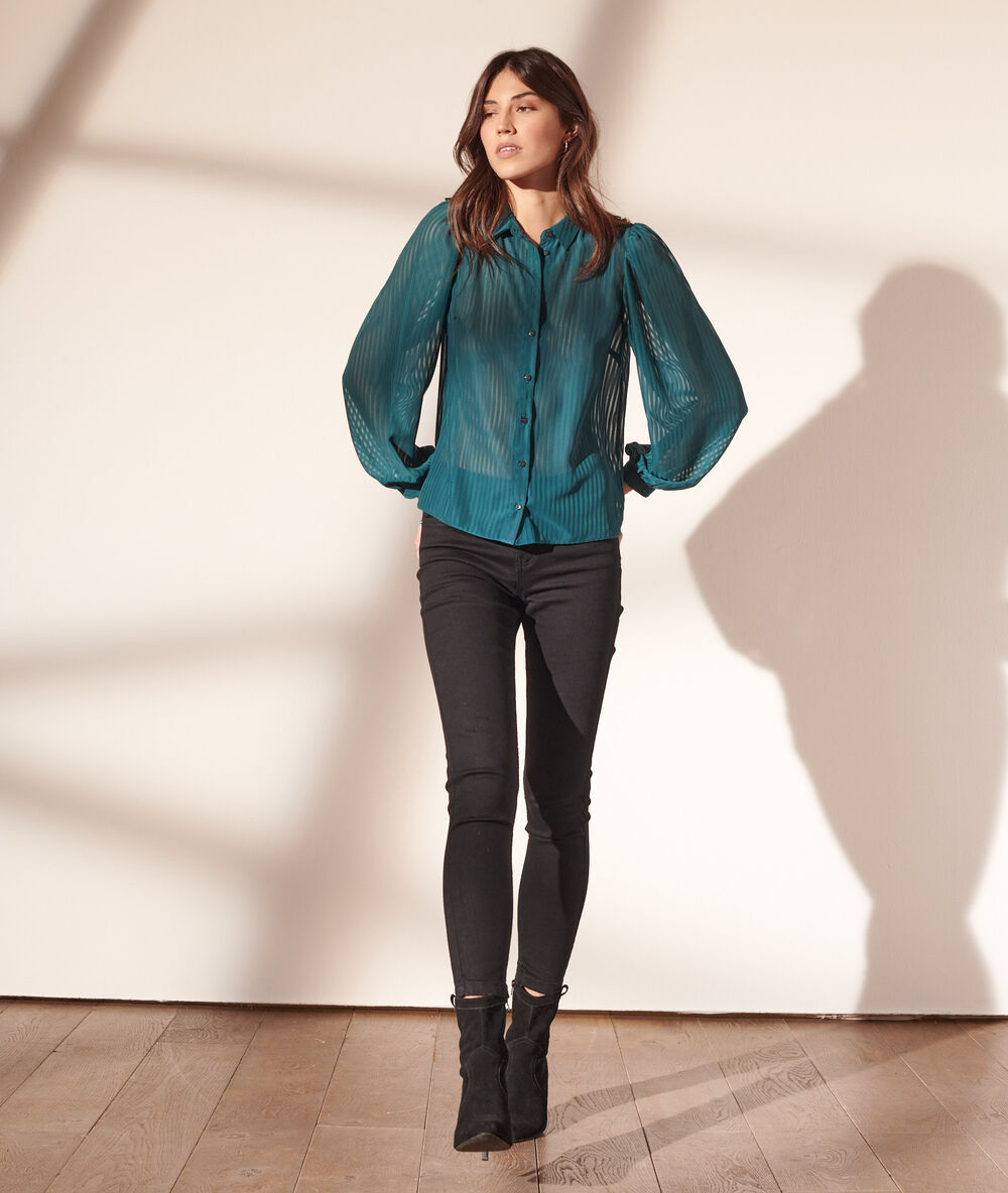 Chemise transparente manches ballon sapin.