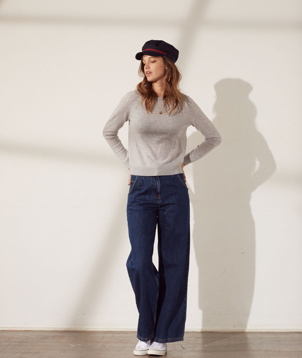 Pull col rond laine et cachemire gris clair.