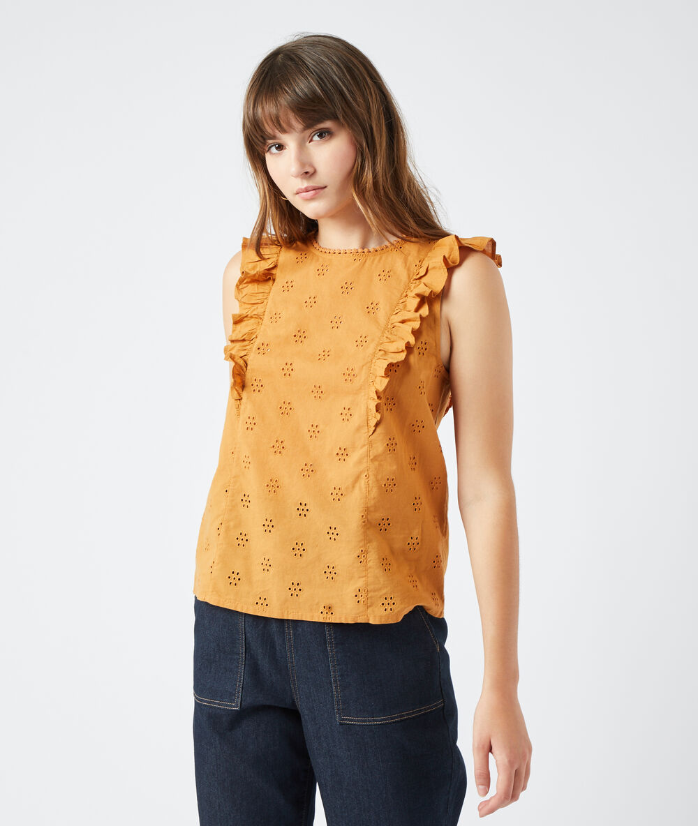 Blouse en guipure camel.