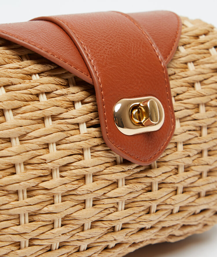 Sac besace tressé paille.