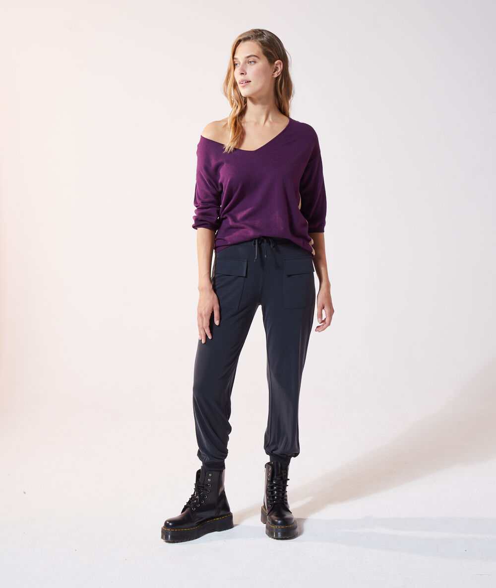 Pull col v en maille fine prune.