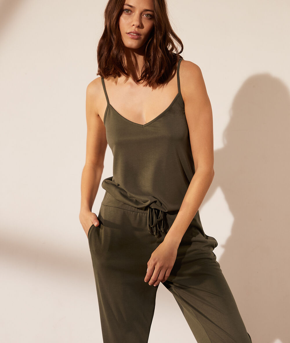 Pantalon jogger kaki clair.