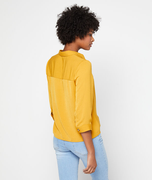 Blouse à col chemisier et boutons Blouse à col chemisier et boutons