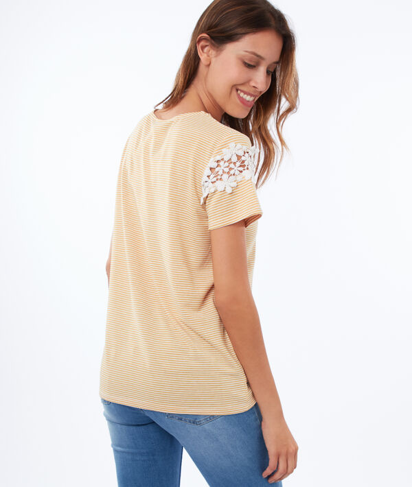 T-shirt avec dentelle fleurie mimosa.