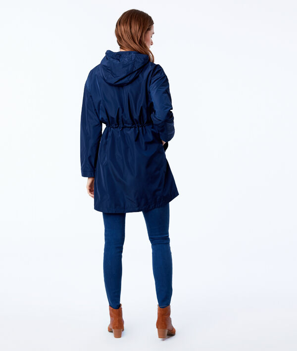 Parka ceinturée à capuche marine.