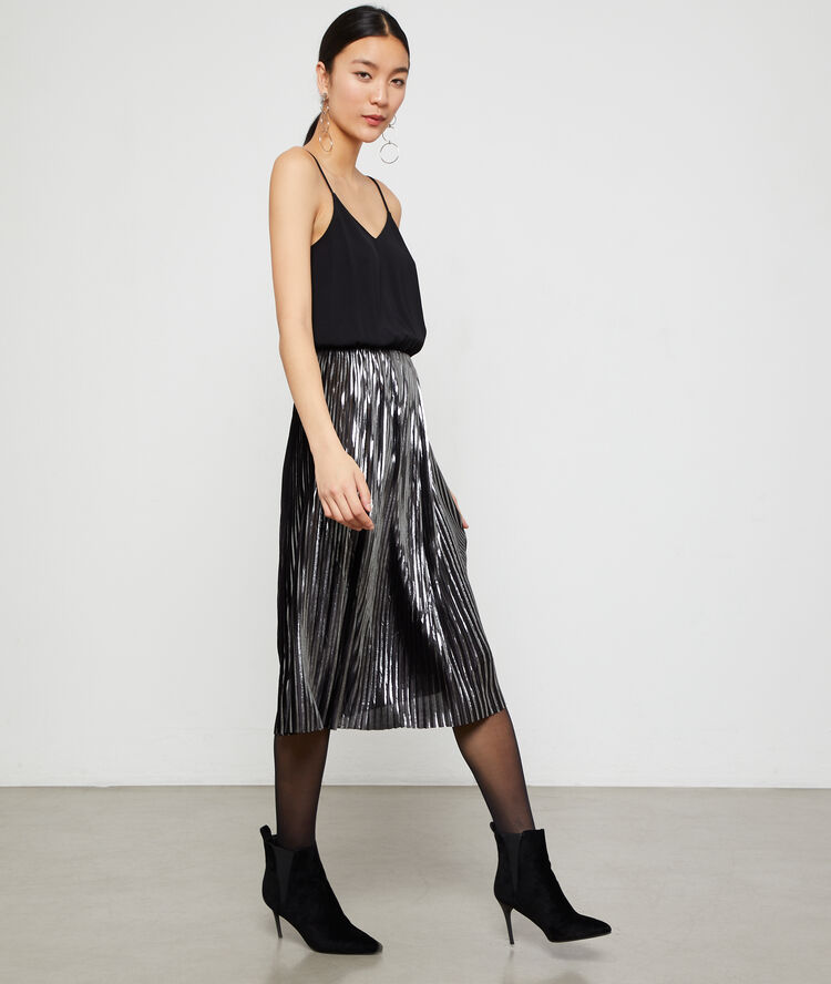 Robe plissée métallisée argent.
