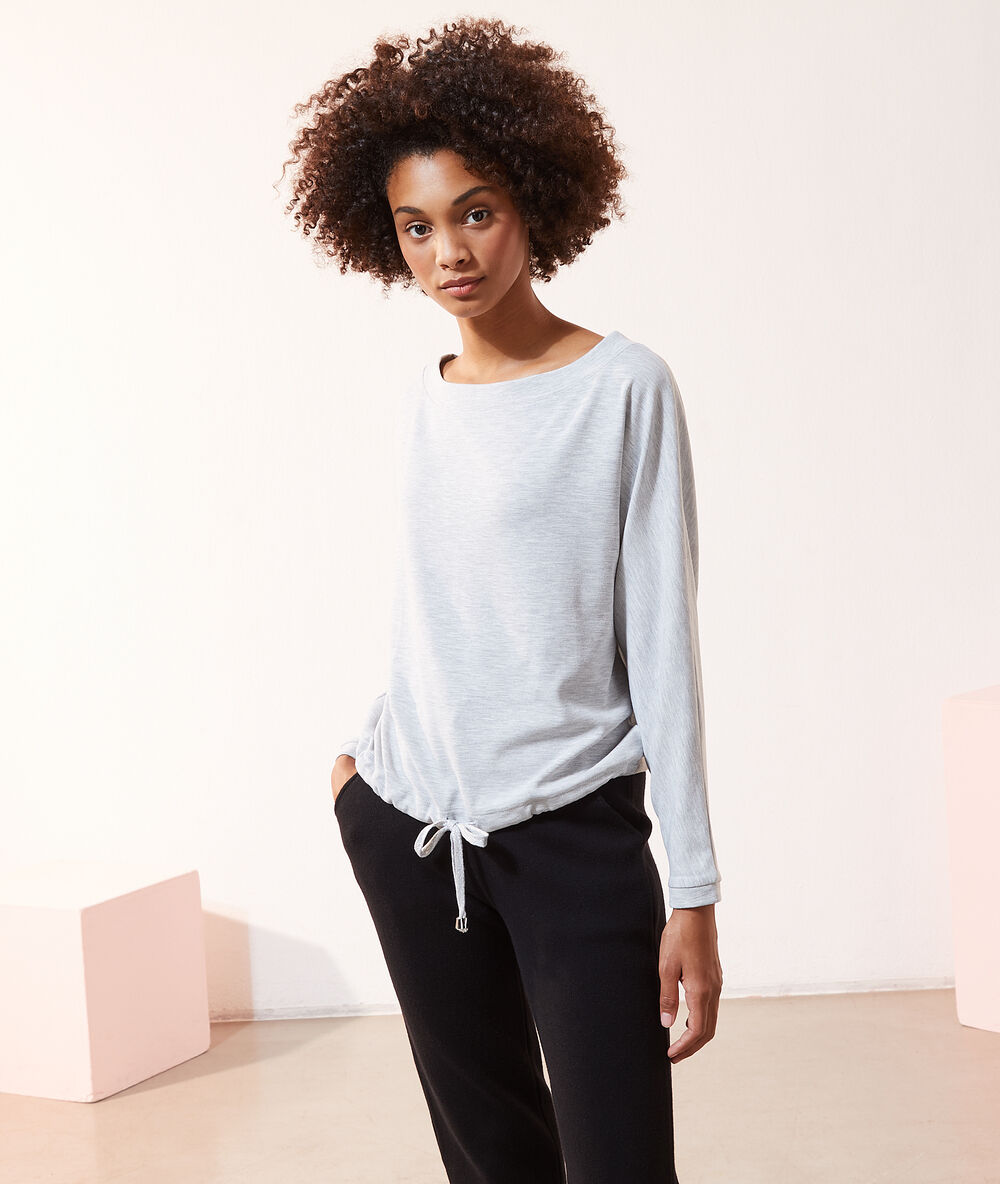 Pull maille fine col bateau liens de serrage gris chine clair.