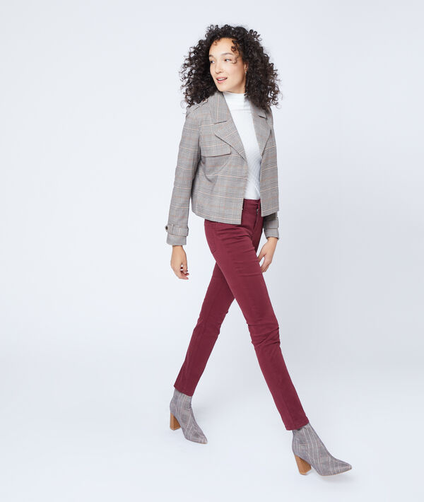 Pantalon slim bordeaux.
