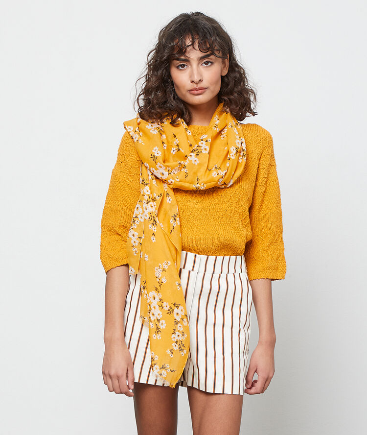 Pull en maille tricot curry.