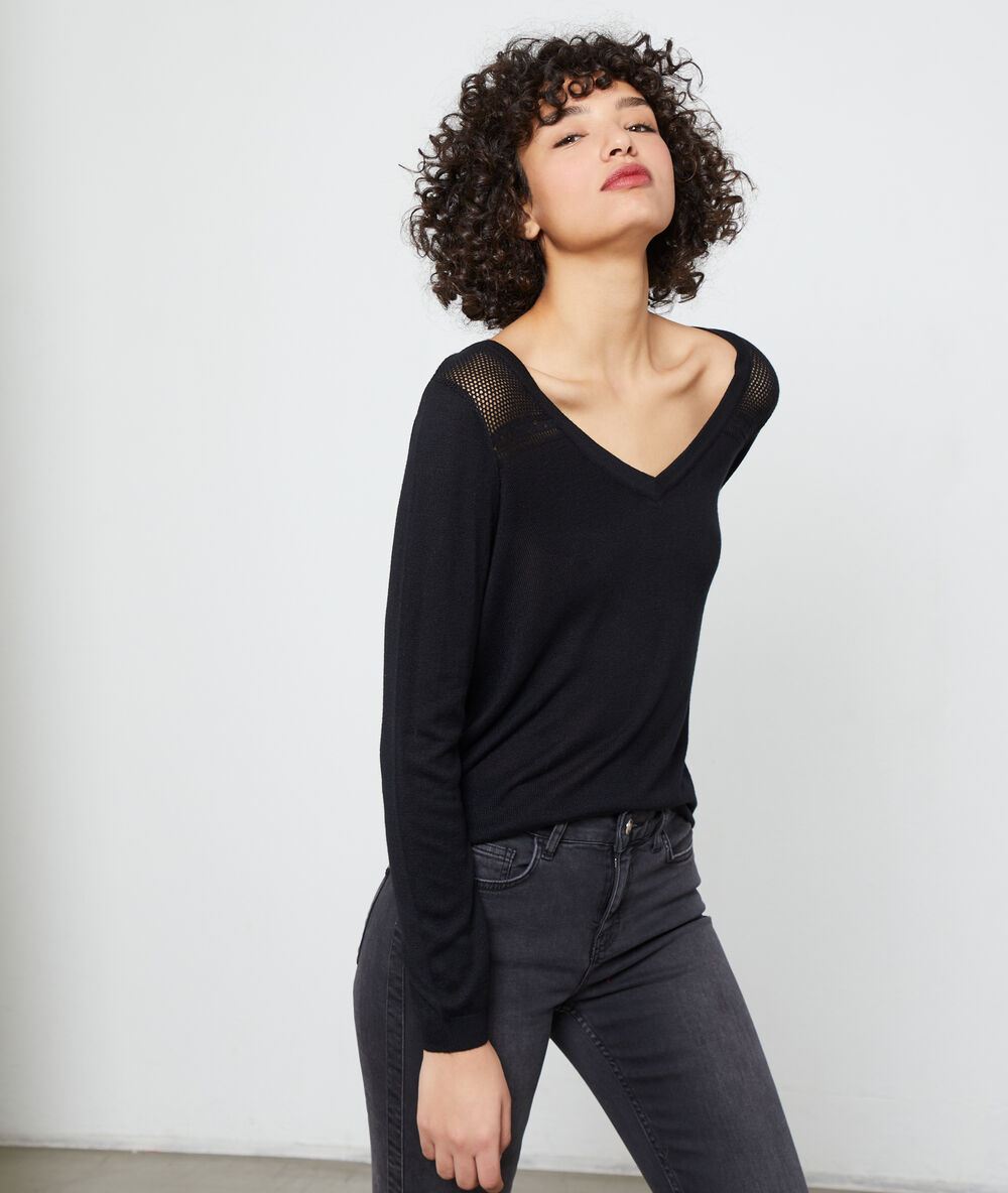 Pull dos ouvert, détails dentelle noir.