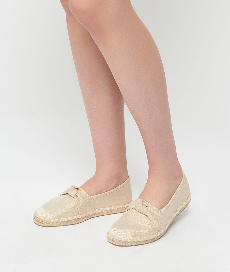 Espadrilles nouées dore.