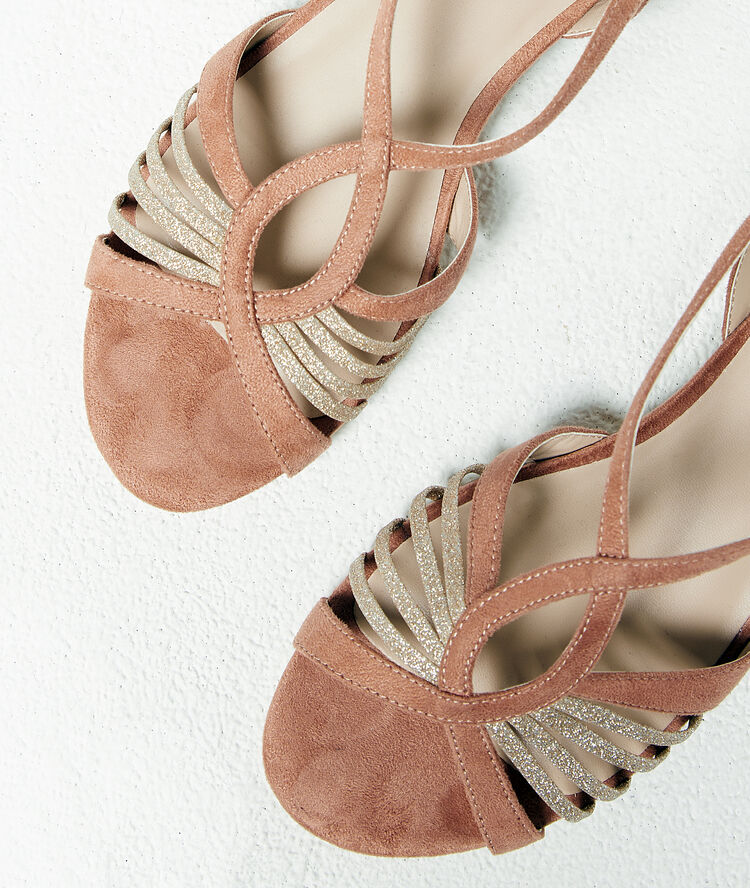 Sandales plates effet daim nude.