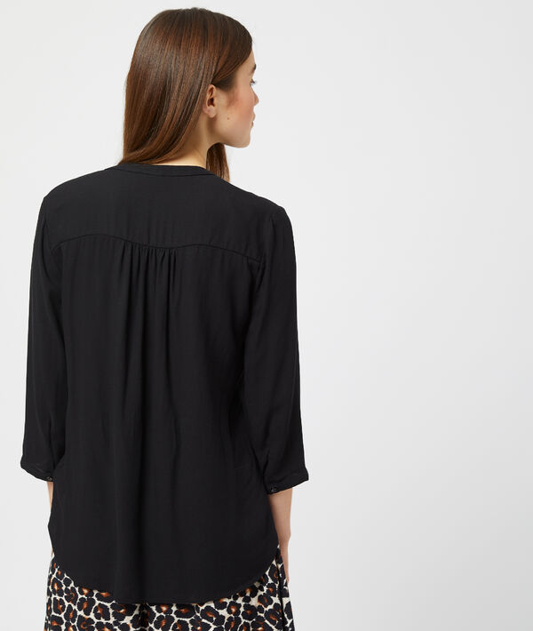 Blouse col tunisien noir.