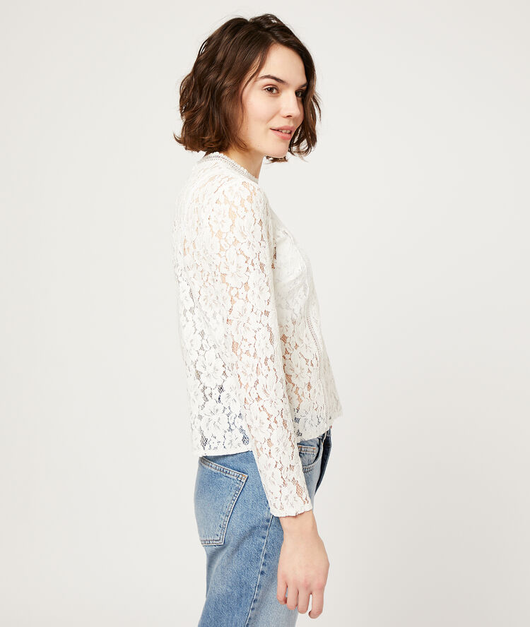 Blouse en guipure ecru.