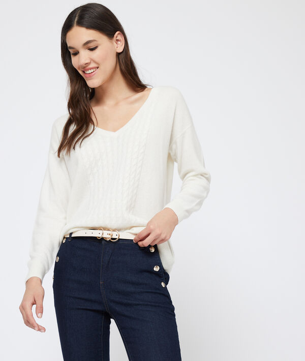 Pull torsad&eacute; en cachemire ecru.