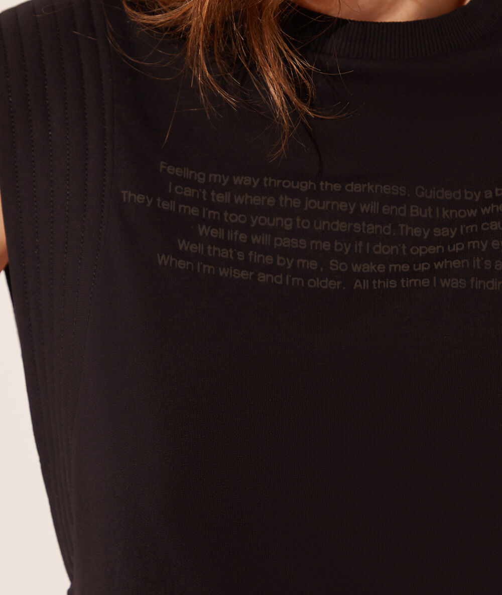 T-shirt avec épaulettes noir.
