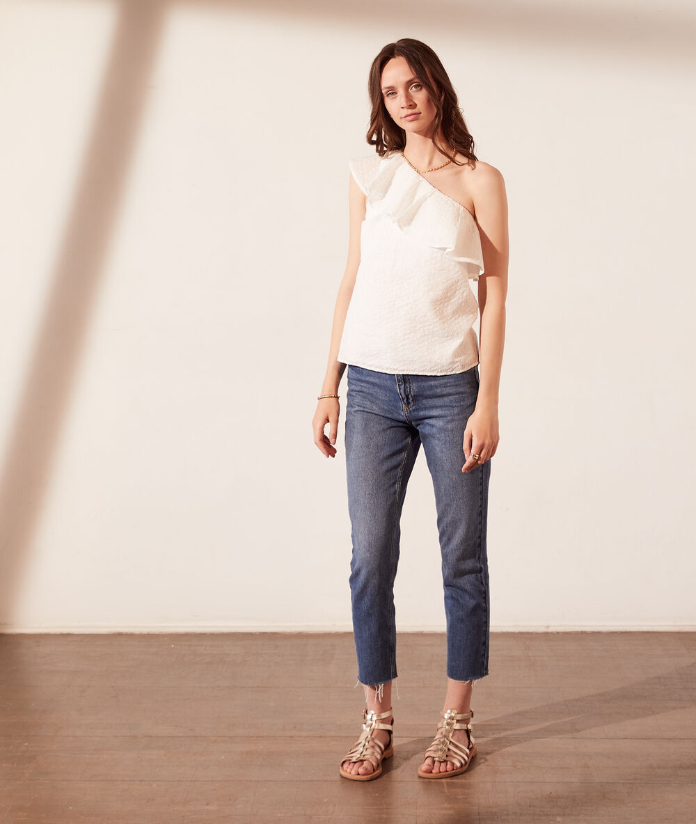 Top asymétrique à volants broderie anglaise ecru.