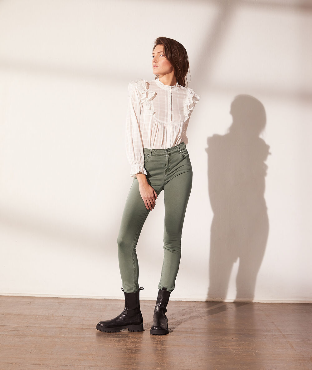 Blouse avec volants sur les manches ecru.